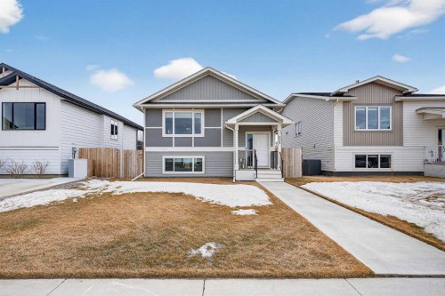 635 Parkside Green  Coaldale, AB T1M 0B2