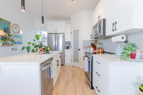 314 Uplands Boulevard North, Lethbridge, AB - Indoor Photo Showing Kitchen With Upgraded Kitchen