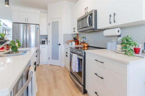 314 Uplands Boulevard North, Lethbridge, AB - Indoor Photo Showing Kitchen With Upgraded Kitchen