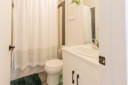 314 Uplands Boulevard North, Lethbridge, AB - Indoor Photo Showing Bathroom