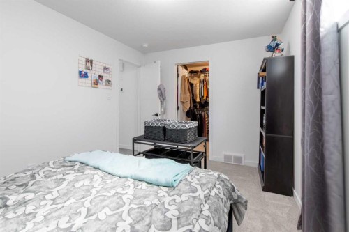 314 Uplands Boulevard North, Lethbridge, AB - Indoor Photo Showing Bedroom
