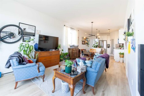 314 Uplands Boulevard North, Lethbridge, AB - Indoor Photo Showing Living Room