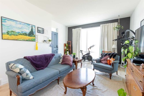 314 Uplands Boulevard North, Lethbridge, AB - Indoor Photo Showing Living Room