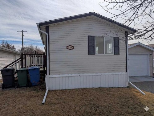 211 Railway Avenue, Coaldale, AB 