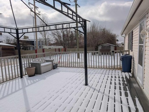 211 Railway Avenue, Coaldale, AB 
