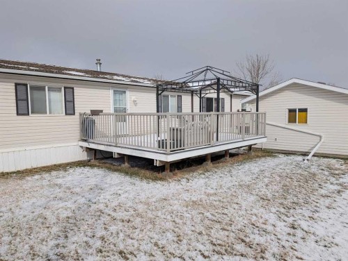 211 Railway Avenue, Coaldale, AB 