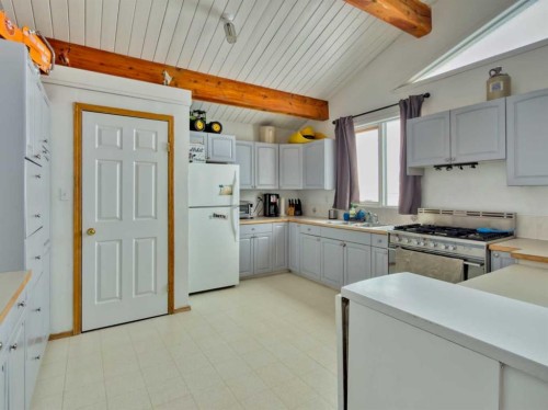 22057 Rg Rd 252, Aetna, AB - Indoor Photo Showing Kitchen