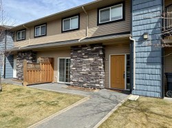 2-899 Mt Sundance Manor WESTLethbridge, AB T1J 1X7