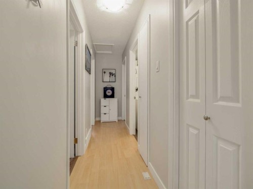 1707 Lakemount Boulevard South, Lethbridge, AB - Indoor Photo Showing Other Room