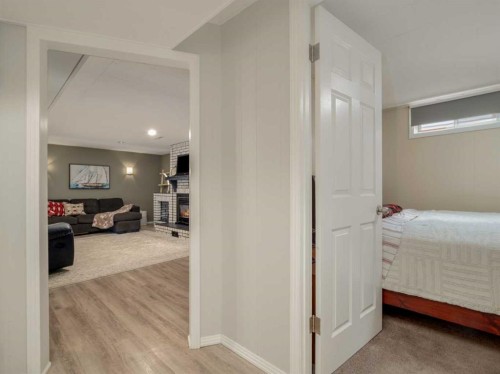 1707 Lakemount Boulevard South, Lethbridge, AB - Indoor