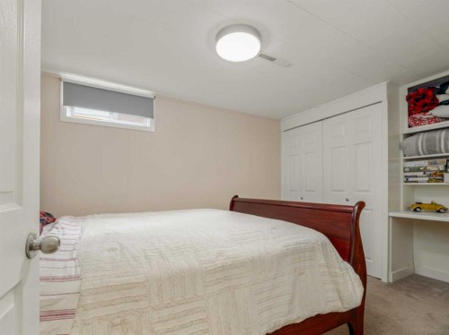 1707 Lakemount Boulevard South, Lethbridge, AB - Indoor Photo Showing Bedroom