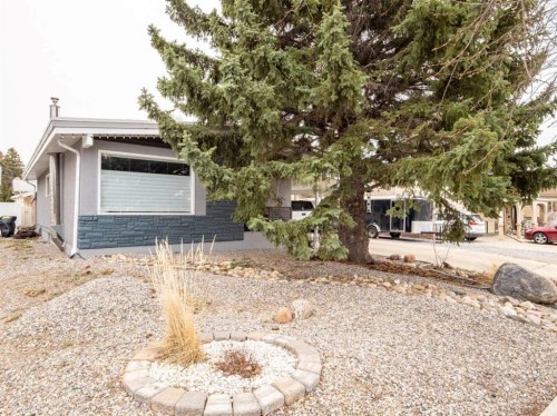 1707 Lakemount Boulevard South, Lethbridge, AB - Outdoor
