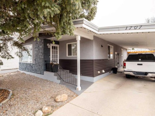 1707 Lakemount Boulevard South, Lethbridge, AB - Outdoor