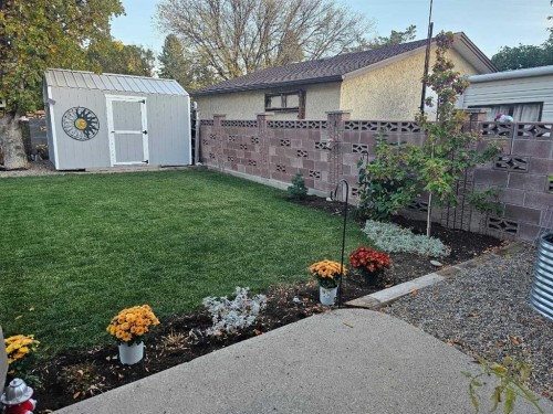 1707 Lakemount Boulevard South, Lethbridge, AB - Outdoor