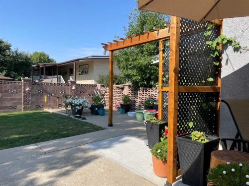 1707 Lakemount Boulevard South, Lethbridge, AB - Outdoor With Deck Patio Veranda
