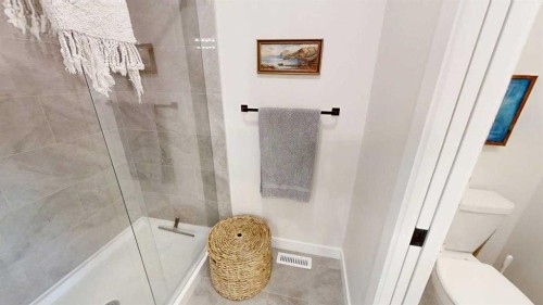 28 Aster Link, Okotoks, AB - Indoor Photo Showing Bathroom