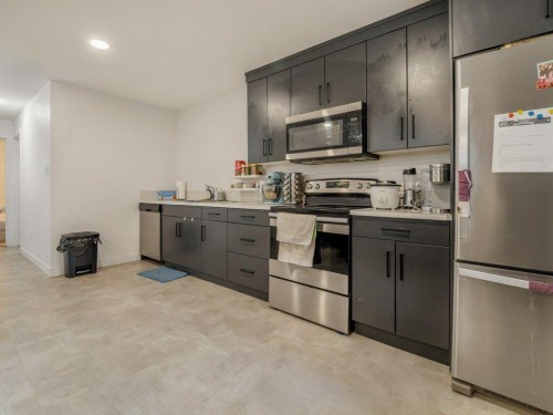308 Uplands Boulevard North, Lethbridge, AB - Indoor Photo Showing Kitchen