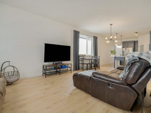 308 Uplands Boulevard North, Lethbridge, AB - Indoor Photo Showing Living Room