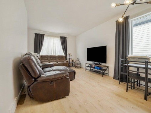 308 Uplands Boulevard North, Lethbridge, AB - Indoor Photo Showing Living Room