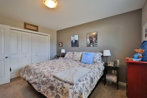 320 S 200 W, Raymond, AB - Indoor Photo Showing Bedroom