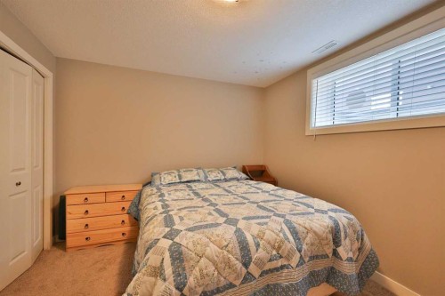 320 S 200 W, Raymond, AB - Indoor Photo Showing Bedroom