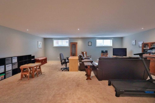 320 S 200 W, Raymond, AB - Indoor Photo Showing Basement