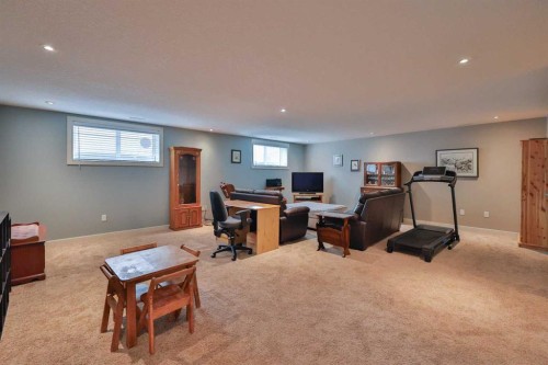 320 S 200 W, Raymond, AB - Indoor Photo Showing Basement