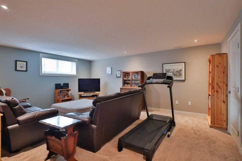 320 S 200 W, Raymond, AB - Indoor Photo Showing Gym Room