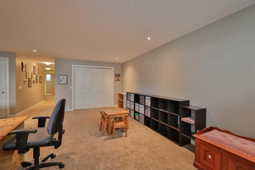 320 S 200 W, Raymond, AB - Indoor Photo Showing Office