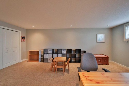 320 S 200 W, Raymond, AB - Indoor Photo Showing Office