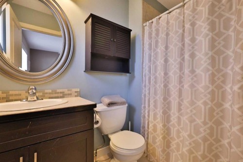 320 S 200 W, Raymond, AB - Indoor Photo Showing Bathroom