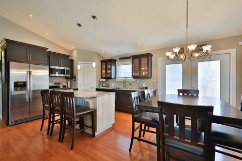 320 S 200 W, Raymond, AB - Indoor Photo Showing Dining Room