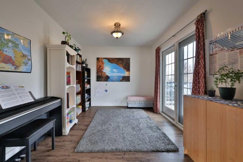 54 S 200 W, Raymond, AB - Indoor Photo Showing Other Room