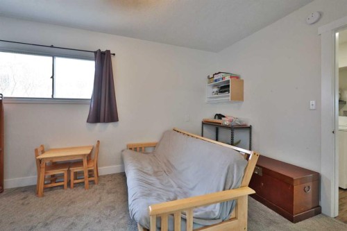 54 S 200 W, Raymond, AB - Indoor Photo Showing Bedroom