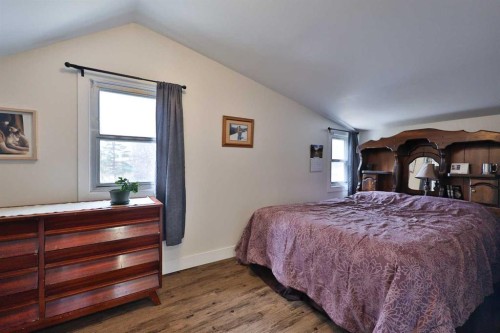 54 S 200 W, Raymond, AB - Indoor Photo Showing Bedroom