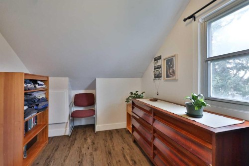 54 S 200 W, Raymond, AB - Indoor Photo Showing Other Room