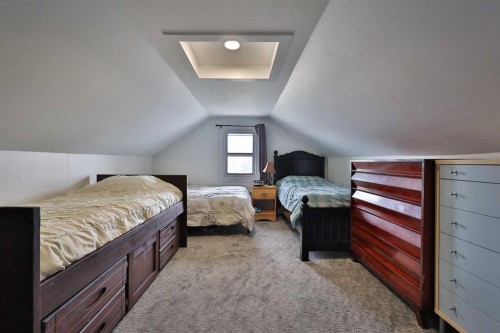 54 S 200 W, Raymond, AB - Indoor Photo Showing Bedroom