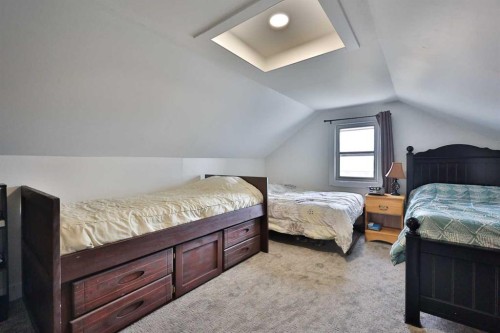 54 S 200 W, Raymond, AB - Indoor Photo Showing Bedroom