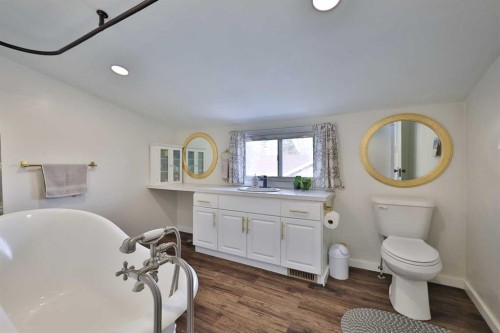 54 S 200 W, Raymond, AB - Indoor Photo Showing Bathroom