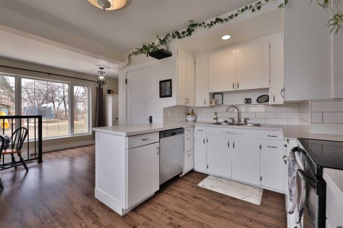 54 S 200 W, Raymond, AB - Indoor Photo Showing Kitchen With Double Sink