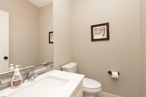 129 Sixmile Bend South, Lethbridge, AB - Indoor Photo Showing Bathroom
