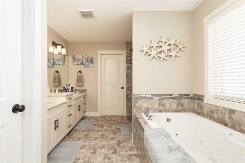 129 Sixmile Bend South, Lethbridge, AB - Indoor Photo Showing Bathroom