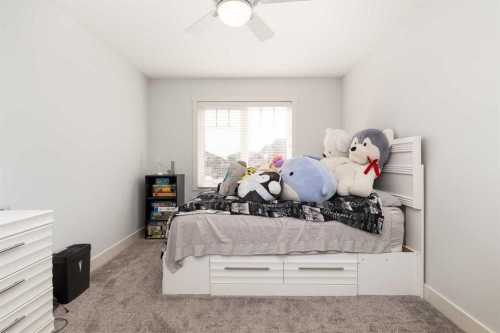 129 Sixmile Bend South, Lethbridge, AB - Indoor Photo Showing Bedroom