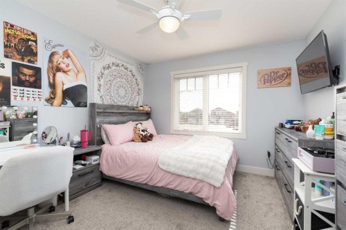 129 Sixmile Bend South, Lethbridge, AB - Indoor Photo Showing Bedroom