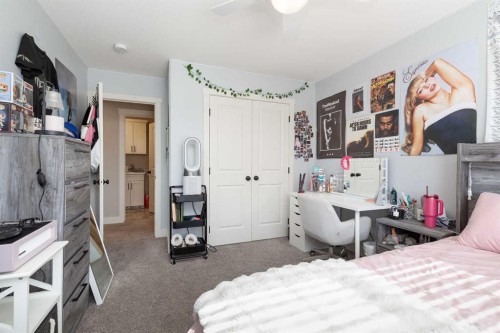 129 Sixmile Bend South, Lethbridge, AB - Indoor Photo Showing Bedroom