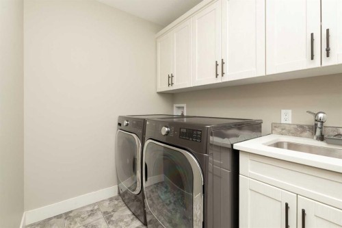 129 Sixmile Bend South, Lethbridge, AB - Indoor Photo Showing Laundry Room