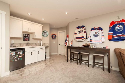 129 Sixmile Bend South, Lethbridge, AB - Indoor Photo Showing Kitchen