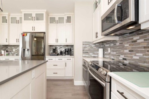 129 Sixmile Bend South, Lethbridge, AB - Indoor Photo Showing Kitchen With Upgraded Kitchen