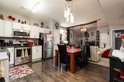 1164 Keystone Road West, Lethbridge, AB - Indoor Photo Showing Kitchen
