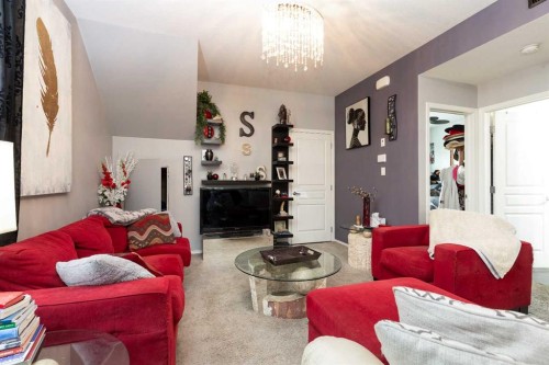 1164 Keystone Road West, Lethbridge, AB - Indoor Photo Showing Living Room